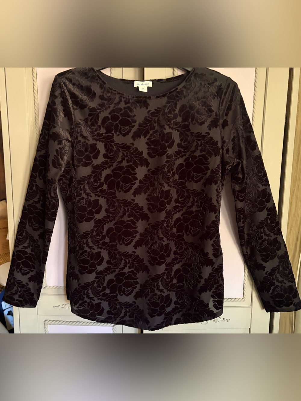 NWOT SUNDANCE LONG SLEEVED BLACK TOP FULLY LINED ROSE EMBOSSED  STUNNING! SIZE M